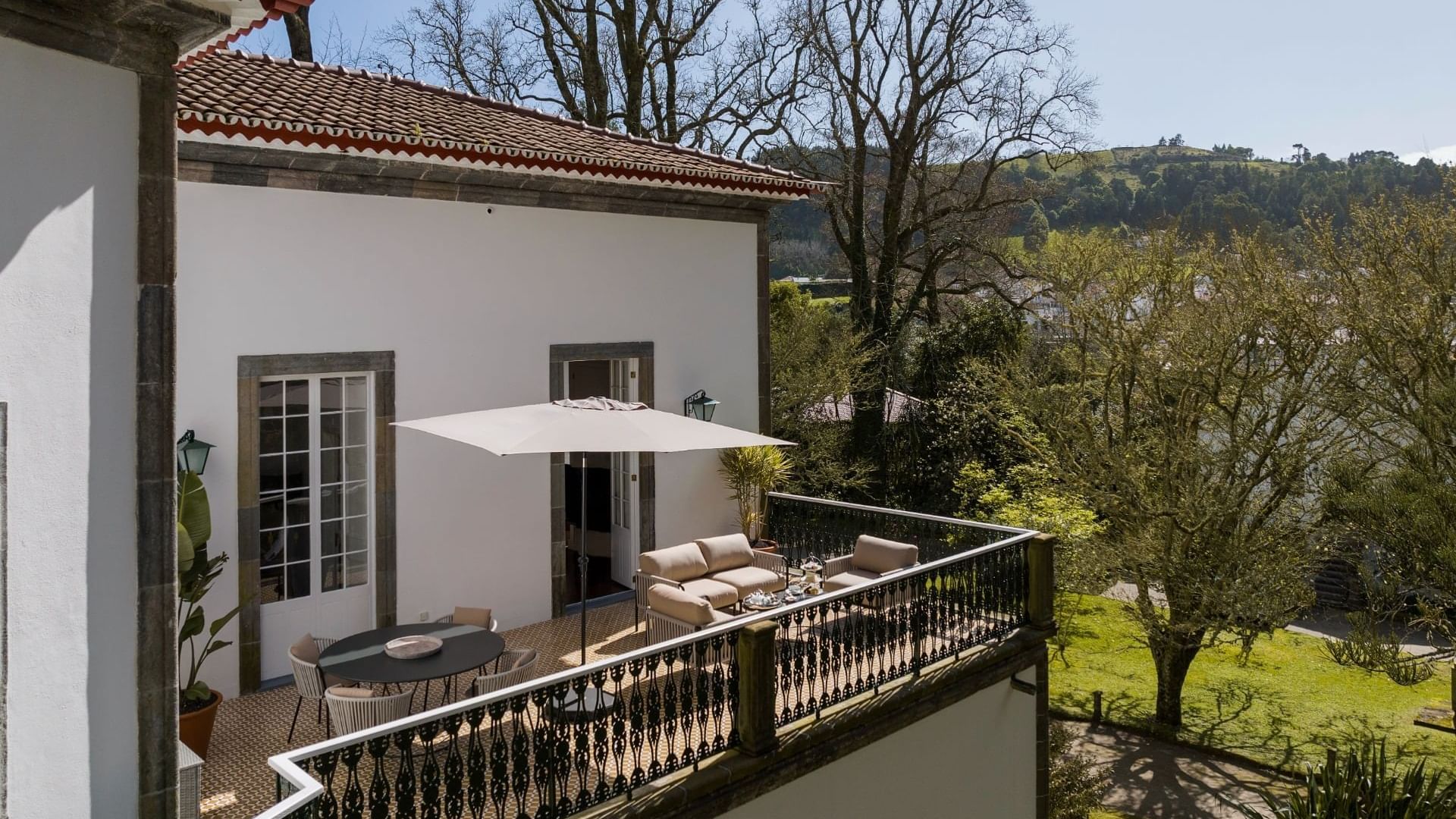 Image of Botania Hall view